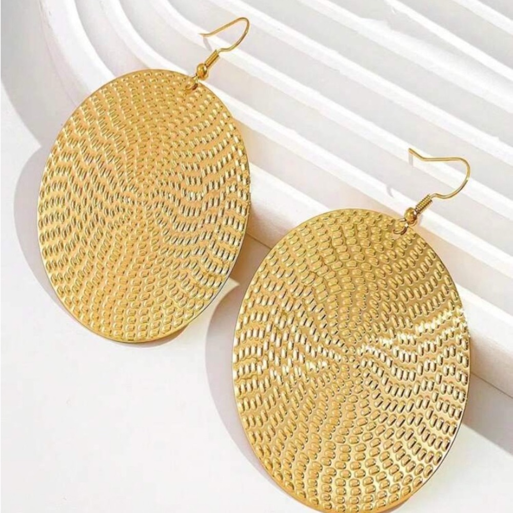 Elegant Gold Textured Earrings and Ring